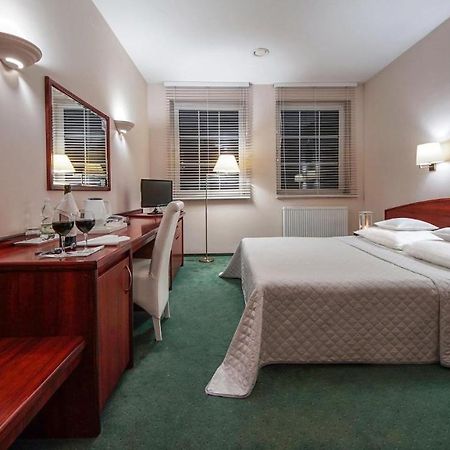 Hotel Sara Koło Eksteriør bilde