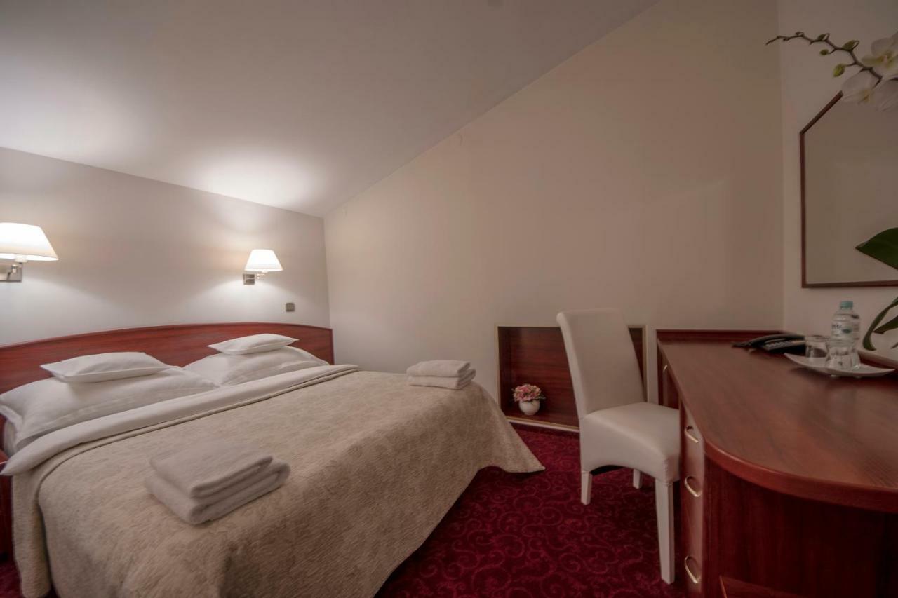 Hotel Sara Koło Eksteriør bilde